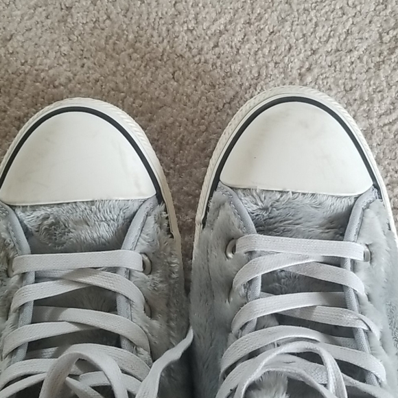 🌲Fuzzy Converse women's size 11 - Picture 5 of 5